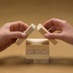 昨日の女性が入店準備